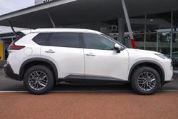 2024 Nissan X-TRAIL ST