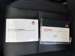 2025 Mitsubishi Outlander ES