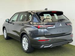 2025 Mitsubishi Outlander ES