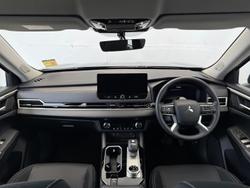 2025 Mitsubishi Outlander ES