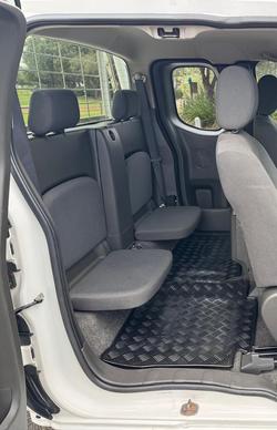 2011 Nissan Navara RX