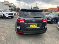 2017 KIA
                CARNIVAL S