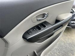 2017 KIA
                CARNIVAL S