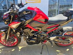2024 Kawasaki Z900 (ZR900) Red
