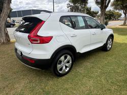 2019 Volvo XC40 T4 Momentum