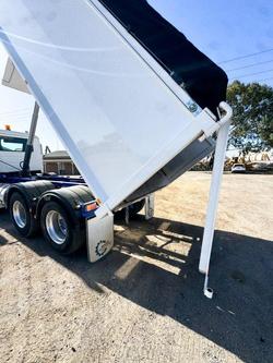 2010 Mack Metro-Liner 8X4 Hardox Steel Tipper Truck
