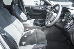 2025 Volvo XC40 Ultra B4 Dark