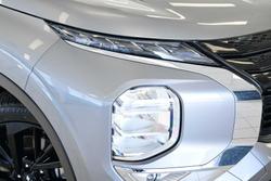 2023 Mitsubishi
Outlander LS Black Edition