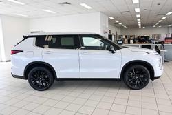 2023 Mitsubishi Outlander LS Black Edition