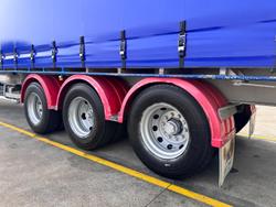 2013 Krueger
St3 22 Pallet Sd Curtain Sider