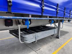 2013 Krueger
St3 22 Pallet Sd Curtain Sider