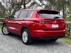 2022 Mitsubishi Outlander ES