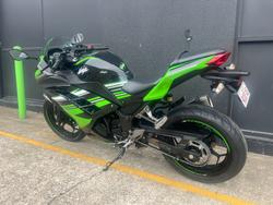 2017 Kawasaki NINJA 300 SE KRT REPLICA GREEN
