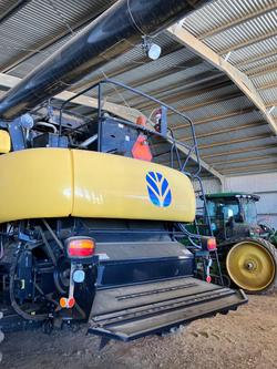 2011 New Holland Cr9070