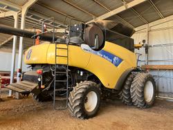 New Holland CR9070