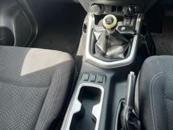 2015 Nissan Navara RX