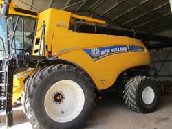 New Holland CR8.90