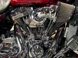 2016 Harley-davidson CVO STREET GLIDE Atomic Red with Candy Apple Flames (Red)