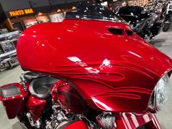 2016 Harley-davidson CVO STREET GLIDE Atomic Red with Candy Apple Flames (Red)