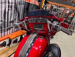 2016 Harley-davidson CVO STREET GLIDE Atomic Red with Candy Apple Flames (Red)