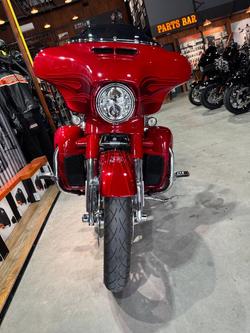 2016 Harley-davidson CVO STREET GLIDE Atomic Red with Candy Apple Flames (Red)