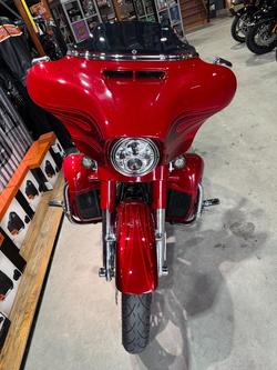 2016 Harley-davidson CVO STREET GLIDE Atomic Red with Candy Apple Flames (Red)