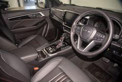 2025 Isuzu MU-X X-TERRAIN