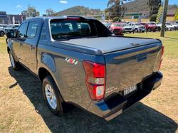 2021 Isuzu D-MAX LS-M