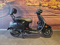 Vespa Sprint 150 Carbon