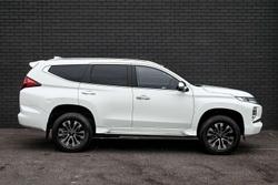 2022 Mitsubishi Pajero Sport GLS
