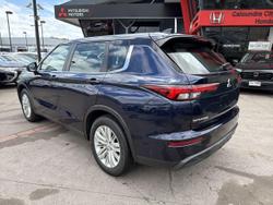 2023 Mitsubishi Outlander ES