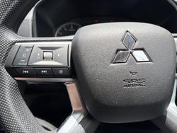 2023 Mitsubishi Outlander ES