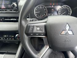 2023 Mitsubishi Outlander ES