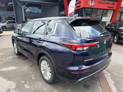 2023 Mitsubishi Outlander ES