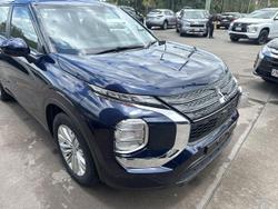 2023 Mitsubishi Outlander ES