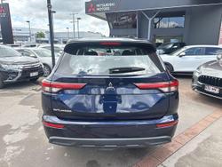 2023 Mitsubishi Outlander ES