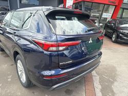2023 Mitsubishi Outlander ES