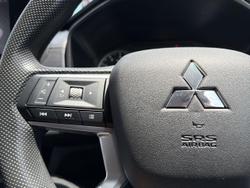 2023 Mitsubishi Outlander ES