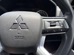 2023 Mitsubishi Outlander ES