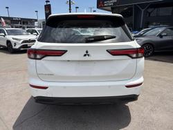 2023 Mitsubishi Outlander ES
