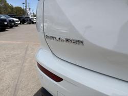 2023 Mitsubishi Outlander ES