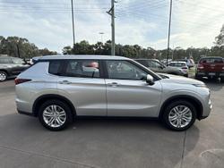 2022 Mitsubishi Outlander ES