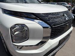 2023 Mitsubishi Outlander ES