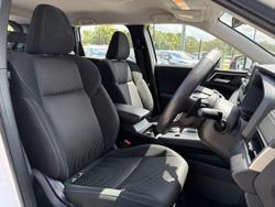 2023 Mitsubishi Outlander ES