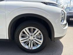 2023 Mitsubishi Outlander ES