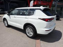 2023 Mitsubishi Outlander ES