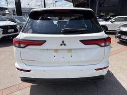 2023 Mitsubishi Outlander ES