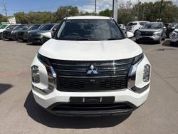 2023 Mitsubishi Outlander ES