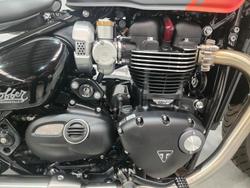 2025 Triumph Bonneville Bobber Bobber Orange