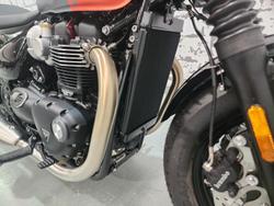2025 Triumph Bonneville Bobber Bobber Orange